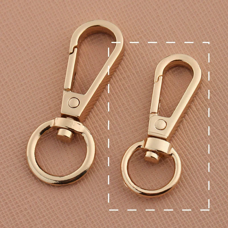 Swivel lobster claw hook buckle in gold-tone metal with round ring clasp
