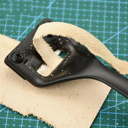 Leather skiving knife head with adjustable blade cutting along an edge