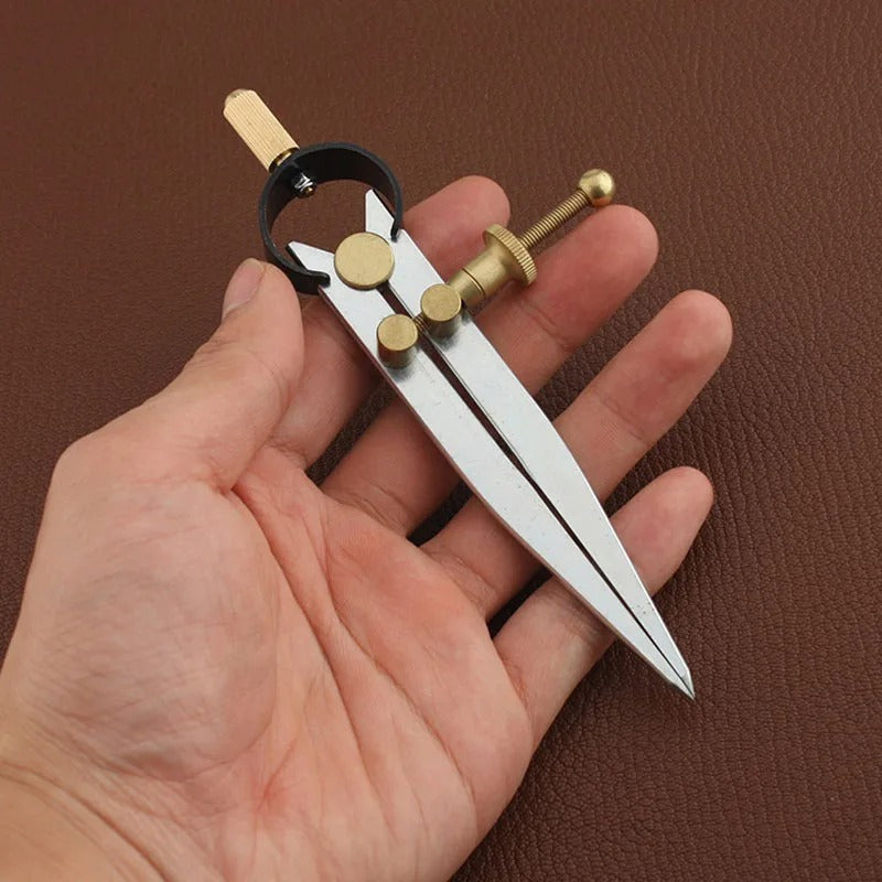 Wing Divider with Lockable Adjustment